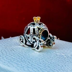 Authentic pandora disney charm comes with dust bag🌸🌹🥀🪷💐🌷🌺🍄🍄‍🟫